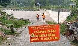 Bộ đội Biên phòng giúp dân ở biên giới ứng phó với mưa lũ