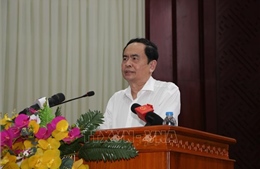 Phó Chủ tịch Thường trực Quốc hội tiếp xúc cử tri tại tỉnh Hậu Giang