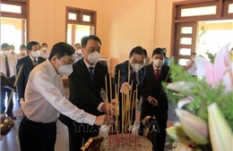 Dâng hương kỷ niệm 99 năm Ngày sinh Thủ tướng Võ Văn Kiệt