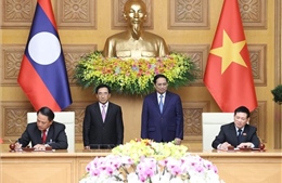 Thủ tướng Phạm Minh Chính và Thủ tướng Lào chứng kiến lễ ký kết các văn kiện hợp tác