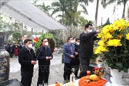 Dâng hương và phát động Tết trồng cây tại Nghĩa trang liệt sỹ Quốc gia Vị Xuyên