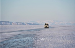 Nga: Xe chở khách du lịch lao xuống hồ Baikal, nhiều người thiệt mạng