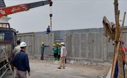 Hà Nội: Huyện Hoài Đức yêu cầu tháo dỡ bức tường chặn lối đi lại của người dân trước ngày 5/3