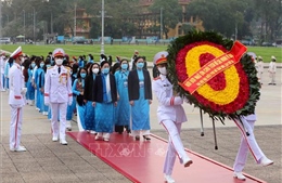 Đại hội đại biểu phụ nữ 2022: Các đại biểu vào Lăng viếng Chủ tịch Hồ Chí Minh 