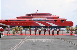 Hạ thủy siêu tàu Thăng Long - tàu cao tốc một thân lớn nhất Việt Nam