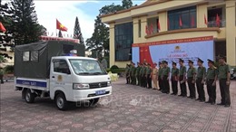 Bàn giao xe ô tô phục vụ công tác, chiến đấu cho Công an 40 xã, thị trấn biên giới tỉnh Cao Bằng