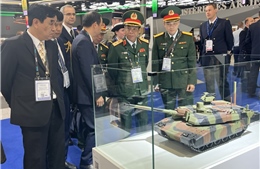 Việt Nam tham dự Triển lãm vũ khí lục quân EUROSATORY