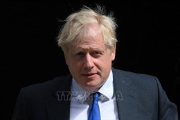 Hàng loạt quan chức chính phủ từ chức, Thủ tướng Anh vẫn bác khả năng bầu cử sớm