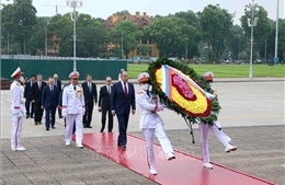 Bộ trưởng Ngoại giao Nga Sergey Lavrov vào Lăng viếng Chủ tịch Hồ Chí Minh