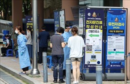 Lo ngại làn sóng lây nhiễm COVID-19 mới, Hàn Quốc mở rộng đối tượng tiêm mũi 4 