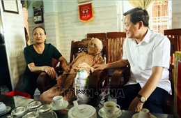 Phó Thủ tướng Lê Minh Khái thăm Mẹ Việt Nam Anh hùng, thân nhân liệt sỹ 