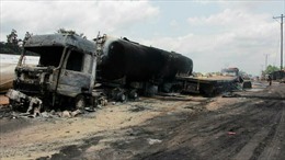 Pakistan: Xe buýt va chạm với xe bồn chở dầu khiến ít nhất  20 người thiệt mạng 