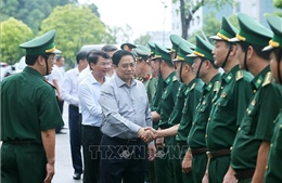 Thủ tướng thăm cán bộ, chiến sĩ Bộ đội Biên phòng tỉnh Lào Cai 