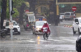 Cảnh báo mưa lớn, lốc, sét trải dài từ Bắc Bộ tới Nam Bộ