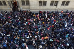 Người dân Argentina xuống đường ủng hộ Phó Tổng thống sau vụ bị ám sát hụt