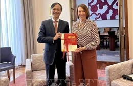 Chủ tịch Thượng viện Australia đánh giá cao quan hệ song phương với Việt Nam
