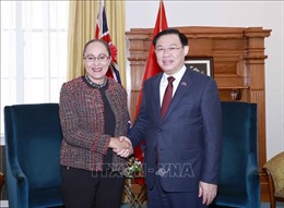 Chủ tịch Quốc hội Vương Đình Huệ tiếp Phó Chủ tịch Nghị viện Jenny Salesa