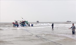 Quảng Bình: Khẩn trương hỗ trợ, ứng cứu tàu cá gặp nạn trên biển