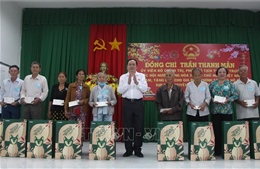 Đồng chí Trần Thanh Mẫn thăm, tặng quà Tết gia đình chính sách, hộ nghèo tại Hậu Giang