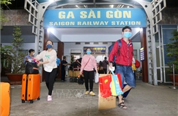 TP Hồ Chí Minh: Tiễn công nhân về quê trên &#39;chuyến tàu mùa Xuân&#39;
