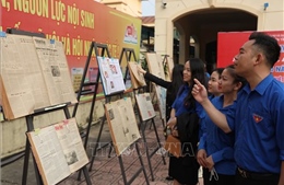 Trưng bày sách, báo tài liệu nhân kỷ niệm 80 năm &#39;Đề cương về Văn hóa Việt Nam&#39; 