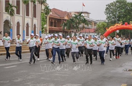 Người dân sôi nổi tham gia giải chạy ở Yên Bái, Nam Định