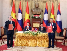 Chủ tịch nước Võ Văn Thưởng và Tổng Bí thư, Chủ tịch nước Lào chứng kiến lễ ký kết các văn kiện hợp tác 