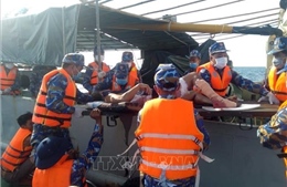 Cứu hộ ngư dân đảo Lý Sơn bị tai nạn trên biển