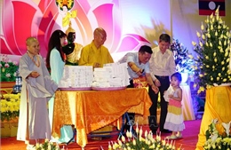 Chùa Phật tích ở Viêng Chăn tổ chức các hoạt động mừng ngày Quốc tế thiếu nhi