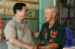 Thủ tướng Phạm Minh Chính thăm gia đình chính sách tại Châu Đốc, An Giang 