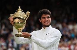 Đánh bại huyền thoại Djokovic sau 5 set, Alcaraz vô địch Wimbledon 2023