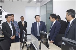 Chủ tịch Quốc hội Vương Đình Huệ thăm trụ sở FPT tại Indonesia 