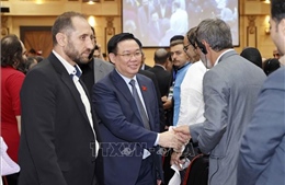 Chủ tịch Quốc hội Vương Đình Huệ dự diễn đàn thúc đẩy hợp tác Việt Nam - Iran