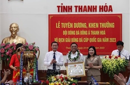 Khen thưởng CLB Đông Á Thanh Hóa giành chức Vô địch Cúp Quốc gia