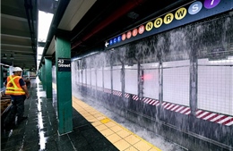 Ga tàu điện ngầm đông đúc nhất thành phố New York ngập trong nước