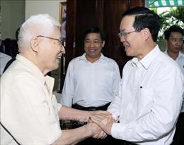 Chủ tịch nước Võ Văn Thưởng thăm gia đình thương binh, lão thành cách mạng tỉnh Bắc Giang