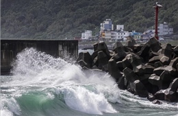 Trung Quốc: Hong Kong tiếp tục nâng cảnh báo bão Koinu