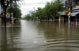 Quảng Nam: Học sinh thành phố Tam Kỳ phải nghỉ học vì mưa lũ 