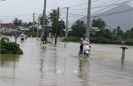 Mưa lớn gây ngập cục bộ, thành phố Cam Ranh cho học sinh nghỉ học