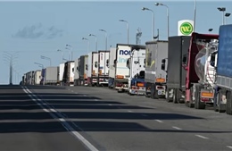 Cửa khẩu biên giới giữa Slovakia và Ukraine bị phong tỏa