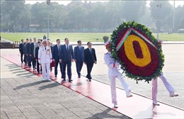 Thủ tướng Cộng hòa Belarus vào Lăng viếng Chủ tịch Hồ Chí Minh 