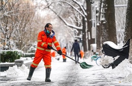 Tuyết rơi dày ở Bắc Kinh khiến nhiều hoạt động đình trệ