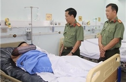 An Giang: Thăm hỏi Thiếu tá Công an bị thương khi làm nhiệm vụ