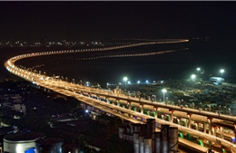 Thủ tướng Modi khánh thành cây cầu vượt biển dài nhất Ấn Độ