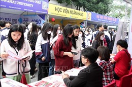 Hàng nghìn học sinh THPT  tham gia Chương trình tư vấn tuyển sinh - hướng nghiệp