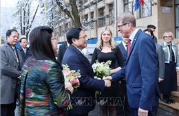 Thủ tướng thăm Trường Đại học Kỹ thuật xây dựng Bucharest, Romania