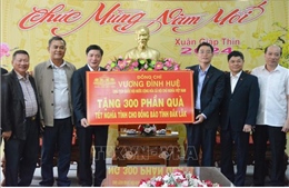 Trao 300 suất quà Tết của Chủ tịch Quốc hội tặng đồng bào tỉnh Đắk Lắk