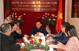 Sợi dây nối kết tình cảm của kiều bào Việt Nam tại Algeria