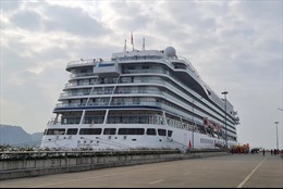 Chuyến tàu biển du lịch quốc tế đầu tiên trong năm Giáp Thìn cập Cảng tàu Quốc tế Hạ Long