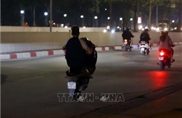 Bức xúc tình trạng lạng lách, bốc đầu xe trên đường phố Hà Nội